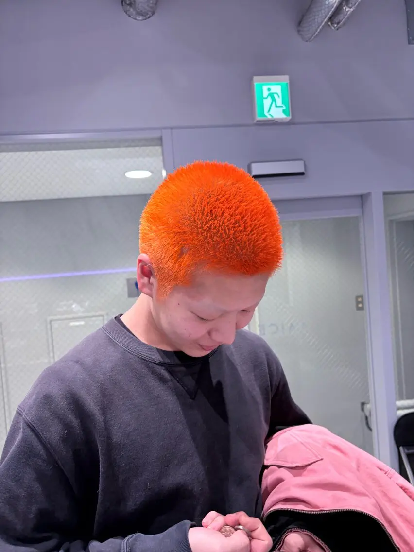 ショート カラー メンズ オレンジ カット ヘアカラー トリートメント 菜々🦖新宿 men's特化のヘアスタイル