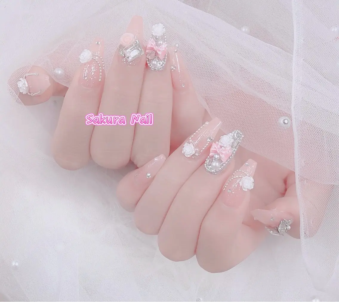 ネイル アートネイル オーロラネイル ボルドー チークネイル フレンチネイル ハンドネイル Sakura Nail Salonのネイルデザイン