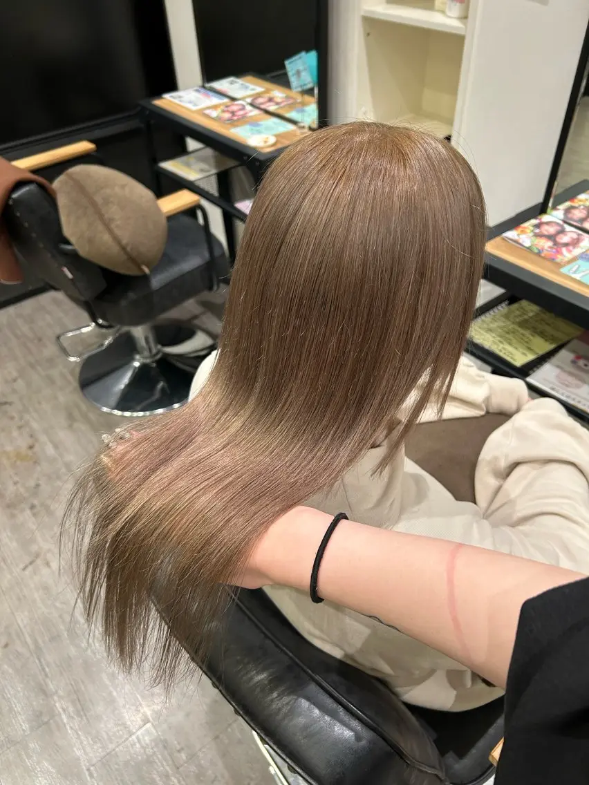 セミロング カラー ハイトーンカラー ヘアカラー トリートメント cocotte 💟草間紫音💟のヘアスタイル
