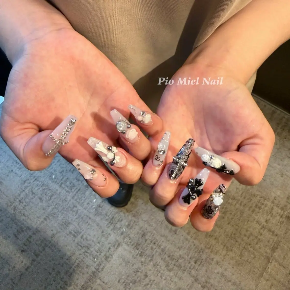 ネイル ハンドネイル HANA 長さだしのネイルデザイン