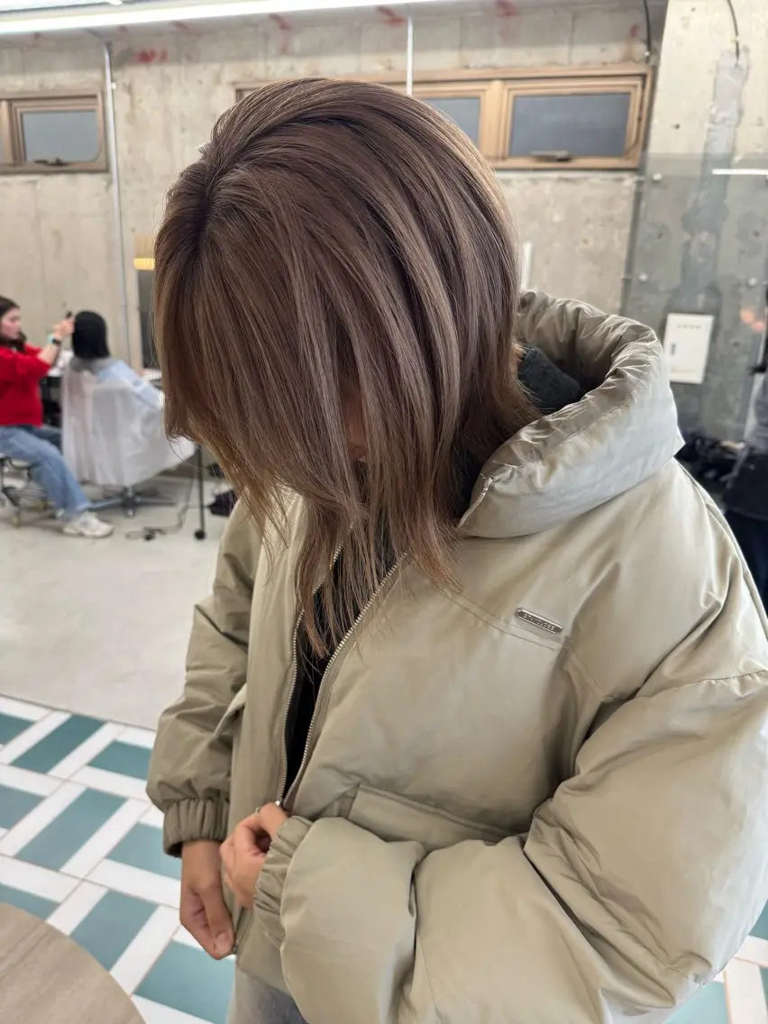 カット+リタッチブリーチ+カラー+トリートメントの写真