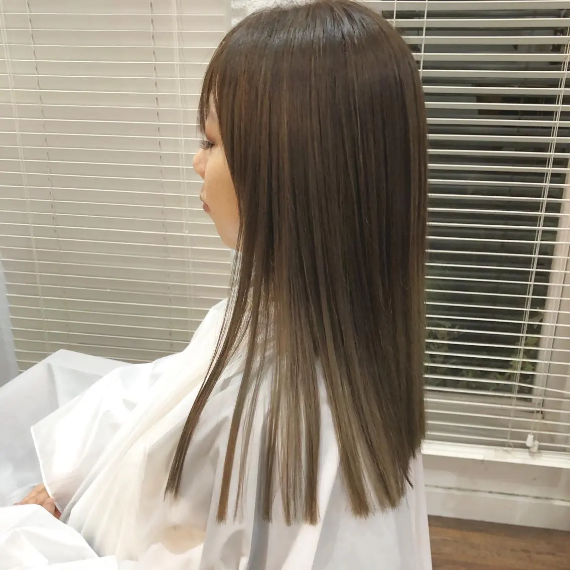 セミロング カラー 髪質改善 トリートメント 縮毛矯正 江原 彩華のヘアスタイル