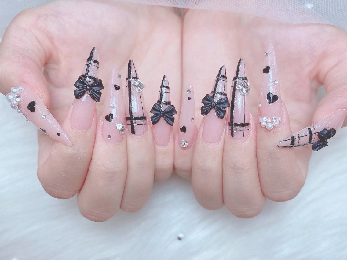ネイル オーロラネイル クリアネイル フラッシュネイル フレンチネイル ジェルネイル ハンドネイル Sakura Nail Salonのネイルデザイン