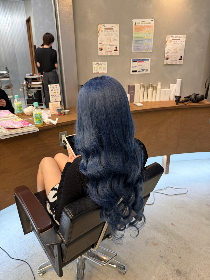 ロング カラー ブリーチ ブルーカラー ダブルカラー ネイビーカラー ヘアカラー トリートメント ✂︎SAITOU AKIRA✂︎のヘアスタイル