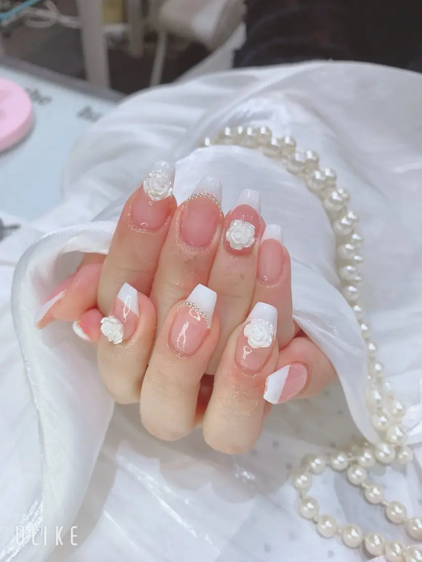 ネイル 桜ネイル フットネイル ジェルネイル ラメ(グリッター) ラメグラデーション ハンドネイル ネイルサロンAiri 長さ出し·シンプルのネイルデザイン