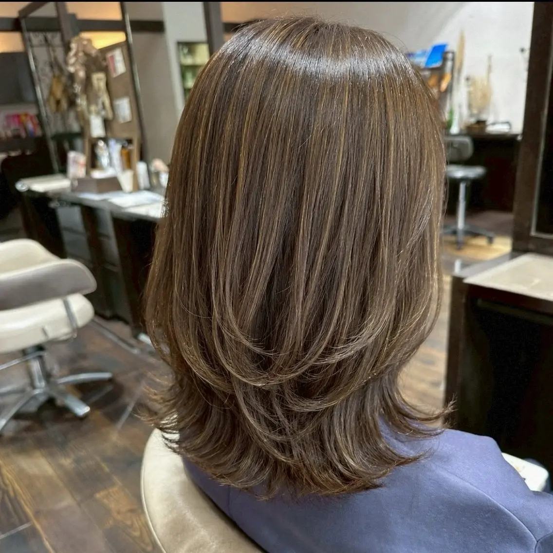 ミディアム カラー 透明感カラー ハイライトカラー ハイライト レイヤーカット 近藤 優羽のヘアスタイル