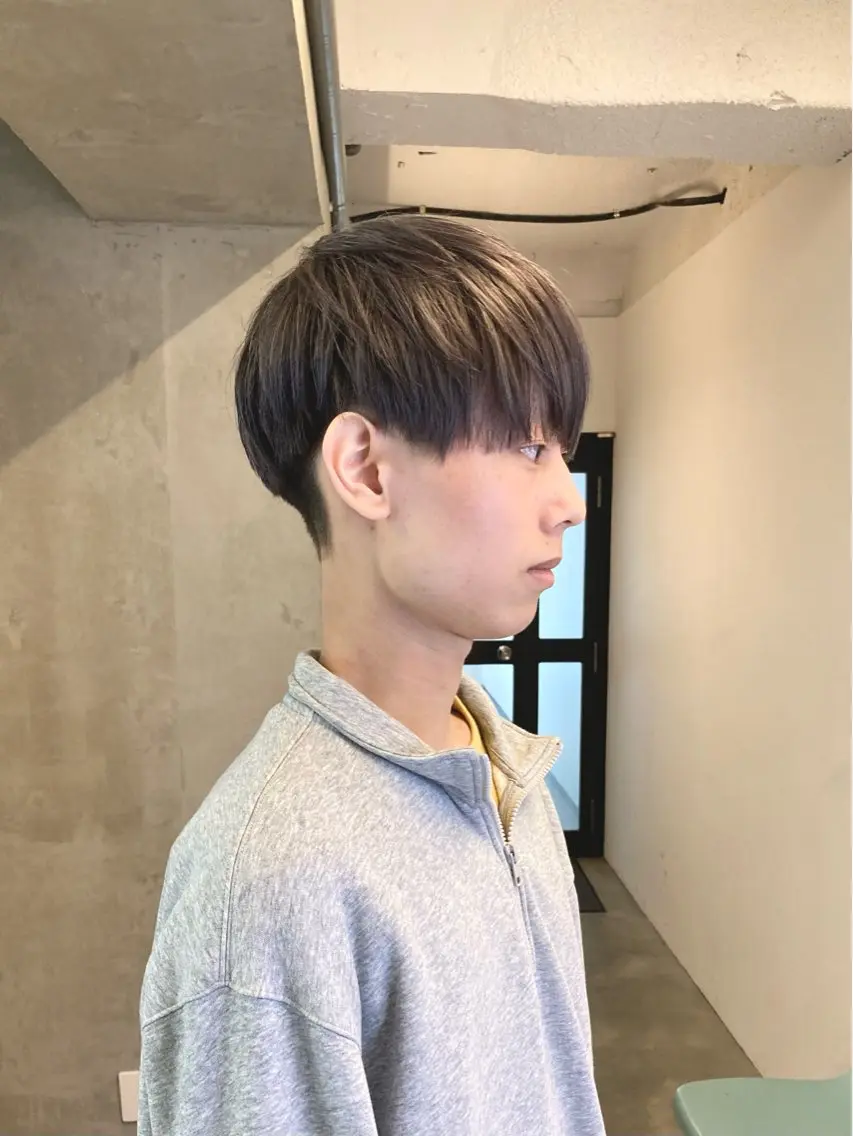ショート カラー メンズ メンズブリーチ メンズハイトーン ブリーチ ハイトーンカラー ヘアカラー 透明感カラー レイヤー亀井唯登のヘアスタイル
