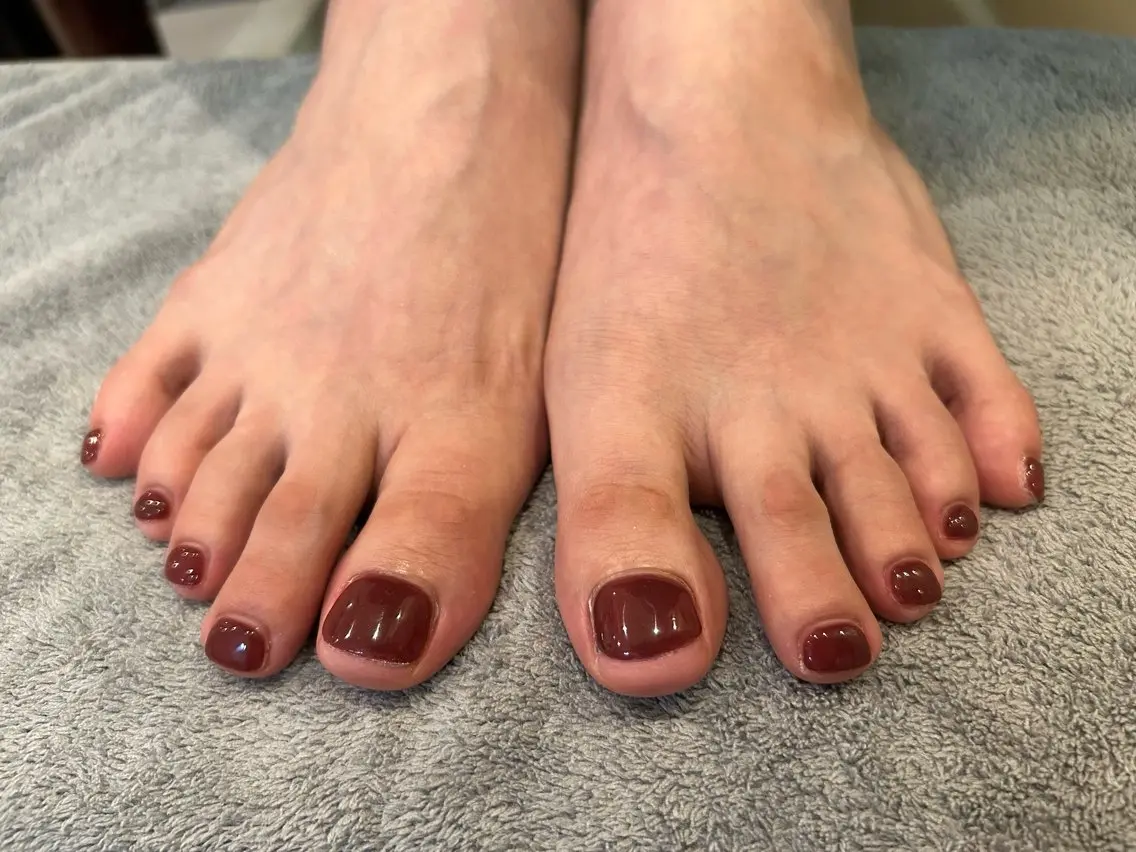 ネイル ボルドー フットネイル 村上 里緒菜のネイルデザイン