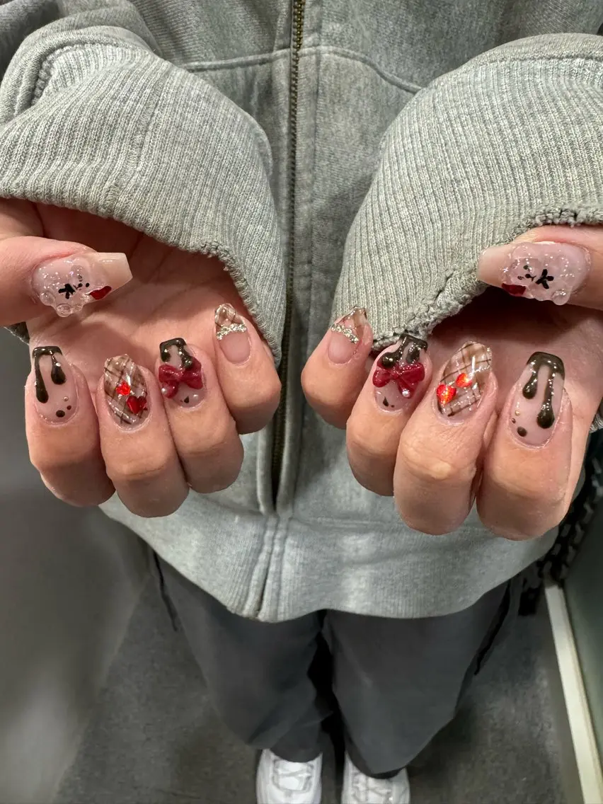 ネイル LAVISH 大和店 emi・:*+のネイルデザイン