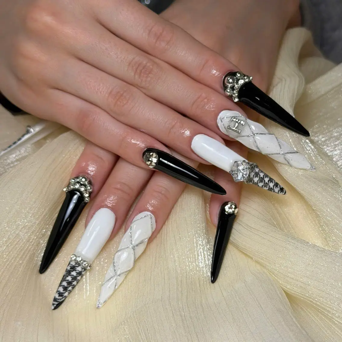 ネイル オーロラネイル 長さ出し フラッシュネイル フレンチネイル ジェルネイル Michi Nail Ikebukuroのネイルデザイン