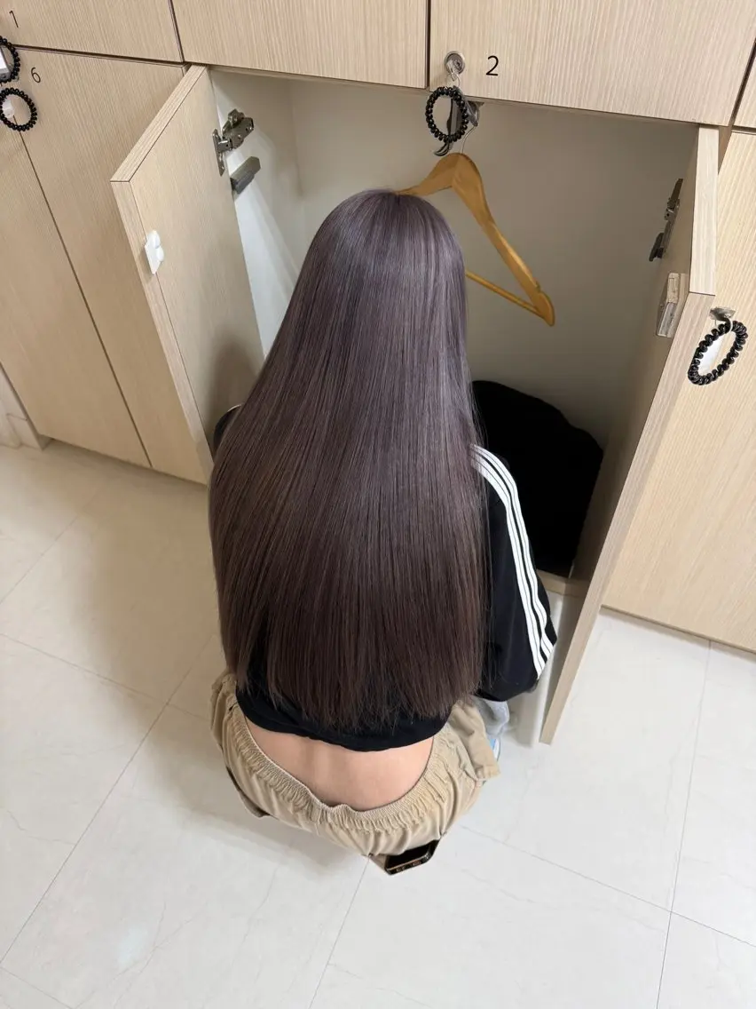ロング ヘアカラー 岡田 和馬のヘアスタイル