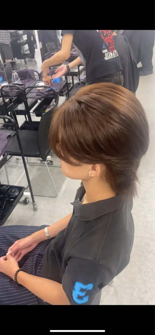 カラー パーマ メンズ センターパート フェザーパーマ メンズハイライト メンズメッシュ マッシュ 福井祥太／海外風 /プードルパーマのヘアスタイル