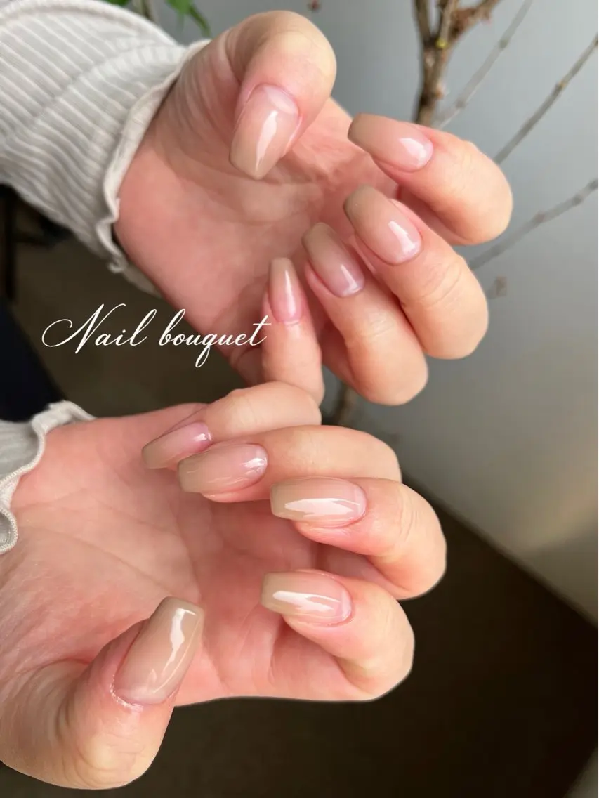 ネイル カジュアル ドット フラワーネイル フレンチネイル キラキラネイル ハンドネイル Nail bouquetのネイルデザイン