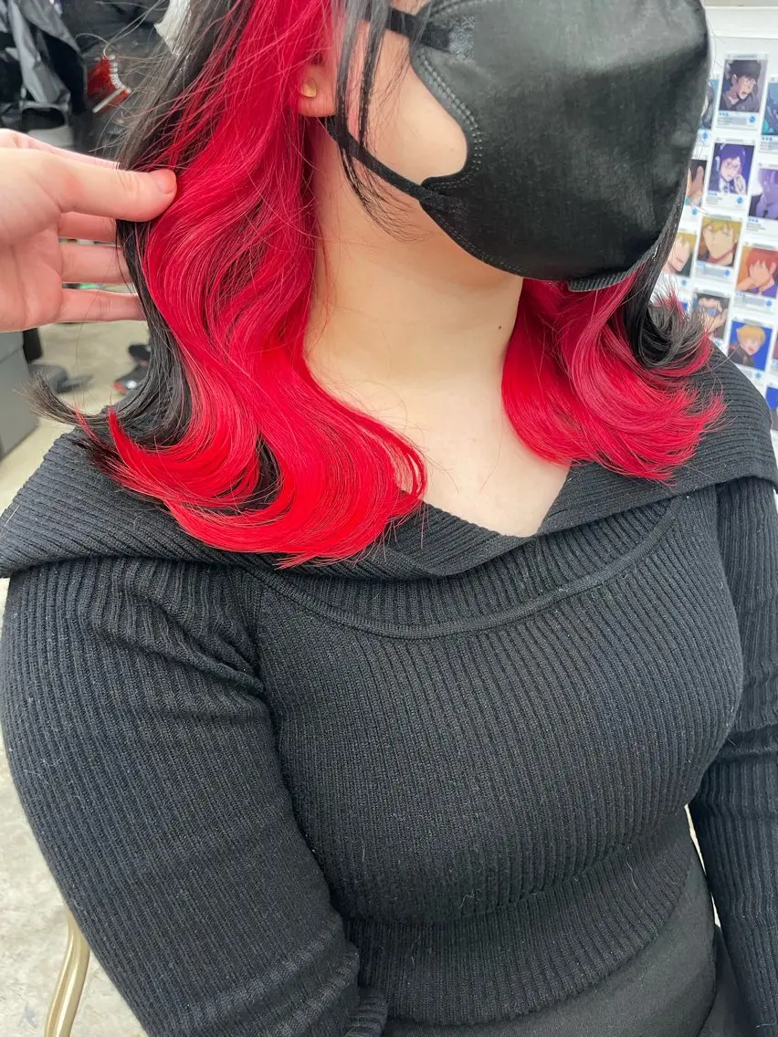 セミロング カラー ヘアカラー インナーカラー 推し ブリーチ 髪質改善のヘアスタイル