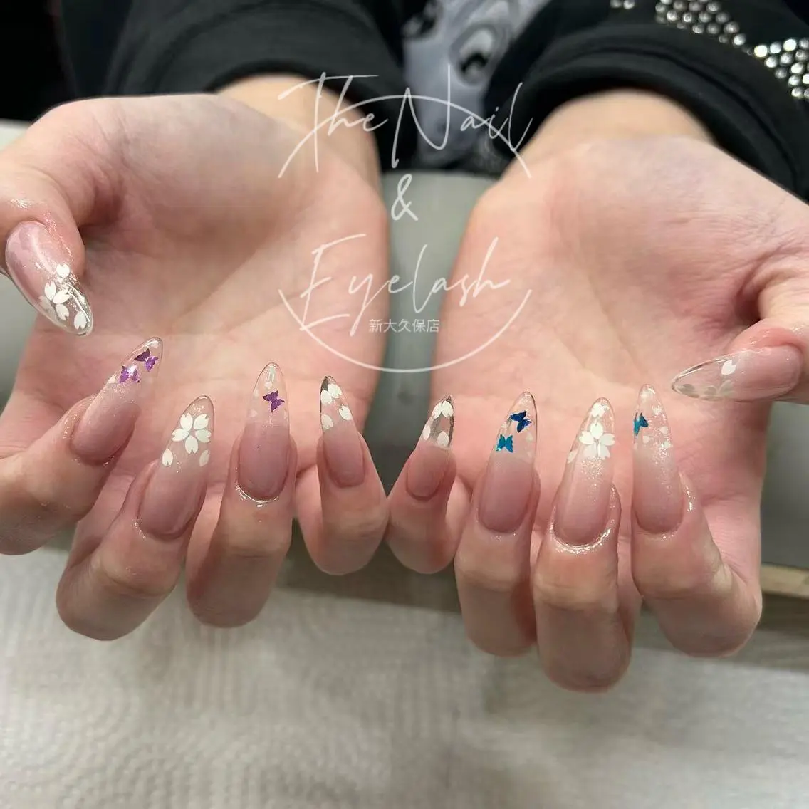 ネイル ガーリー キラキラネイル 韓国ネイル ロングネイル 持ち込み ハンドネイル ハンドケア The Nail💗 Ayaseのネイルデザイン