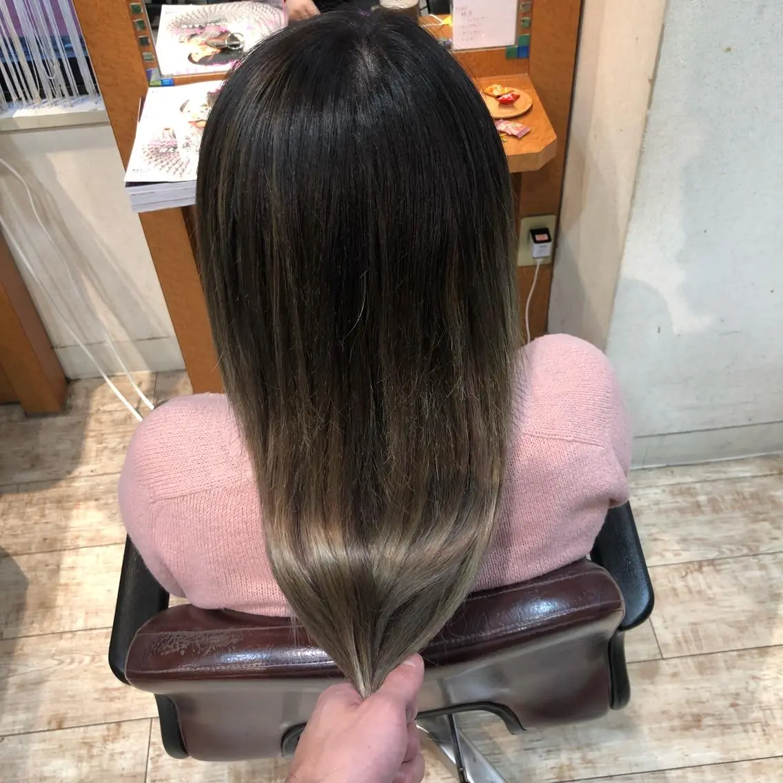 ロング カラー ブリーチ ハイライトカラー ハイライト 100%髪質改善特化 TRUNSのヘアスタイル