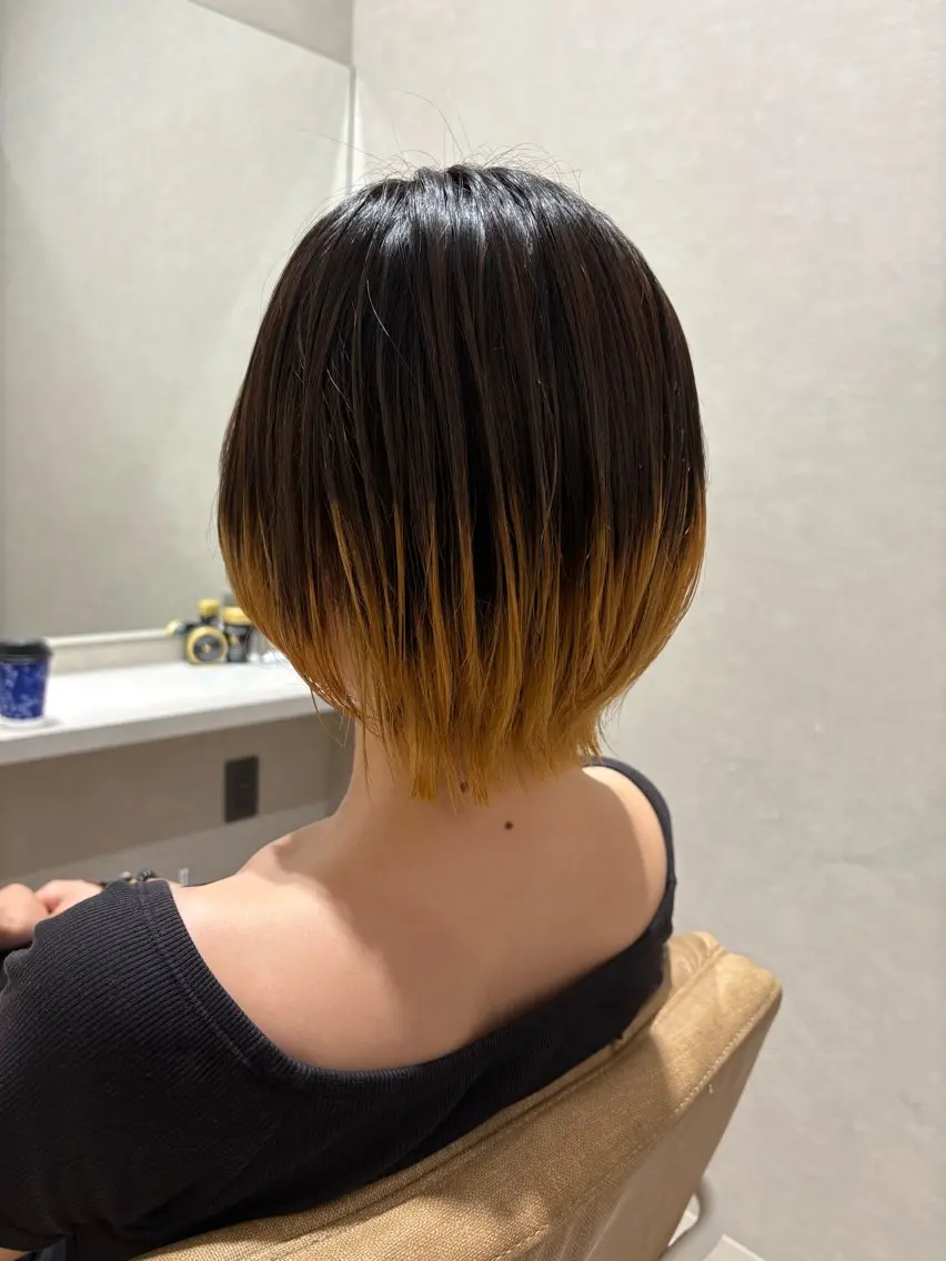 ショート カラー ブリーチ newi大分/ 磯部栞里／艶感カラーのヘアスタイル