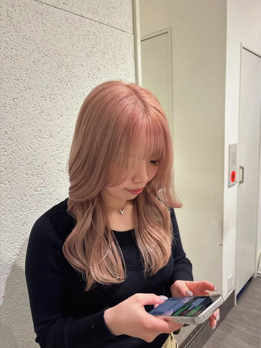 セミロング カラー ブリーチ cocotte宜喜 弘希のヘアスタイル
