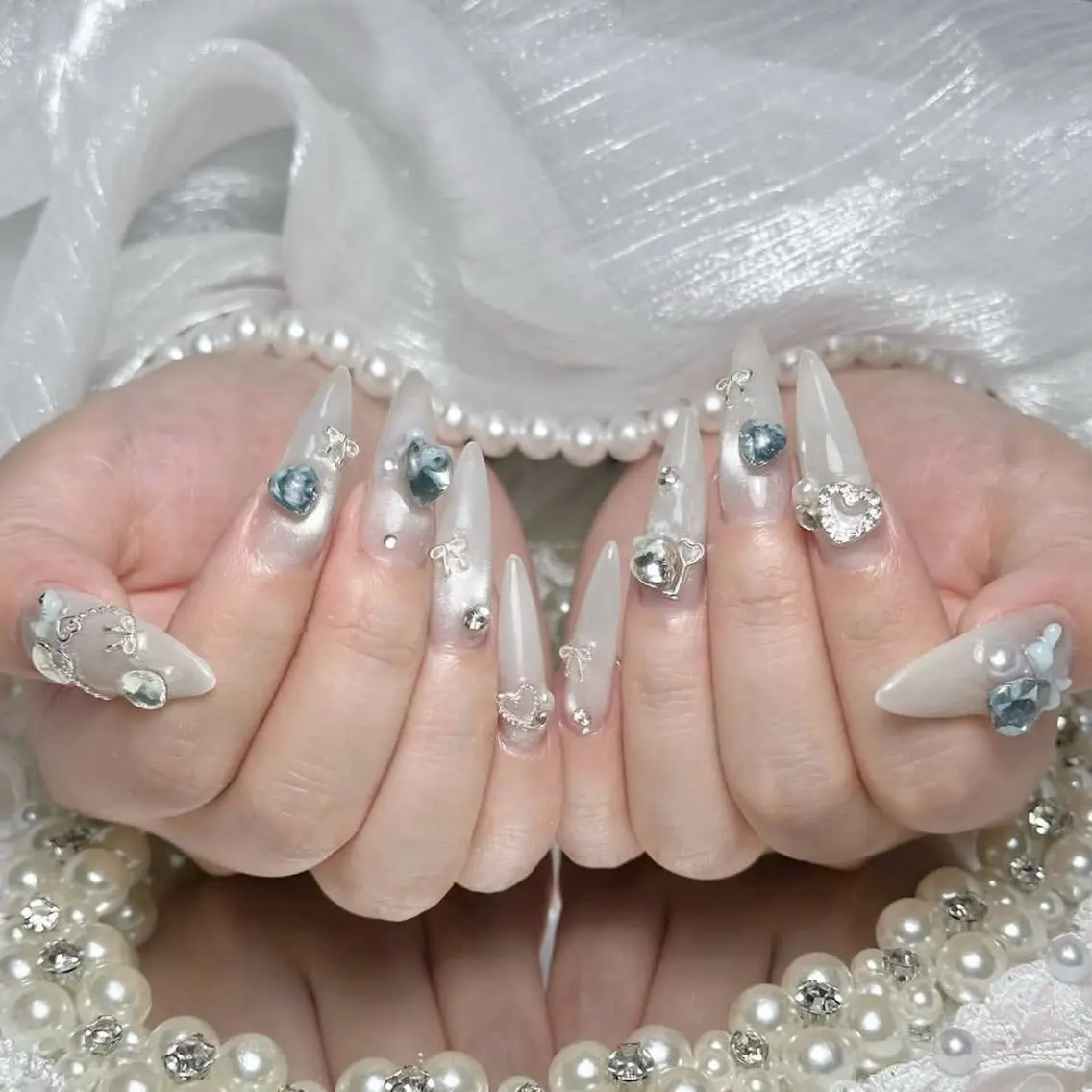 ネイル アートネイル ボルドー フレンチネイル ジェルネイル 氷ネイル・うるうるネイル ハンドネイル Julie Nail Hinのネイルデザイン