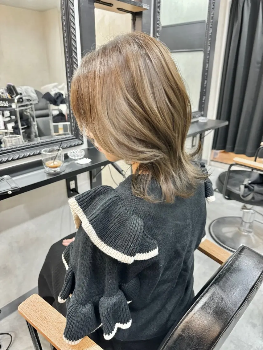 ミディアム カラー 安田 愛琉のヘアスタイル