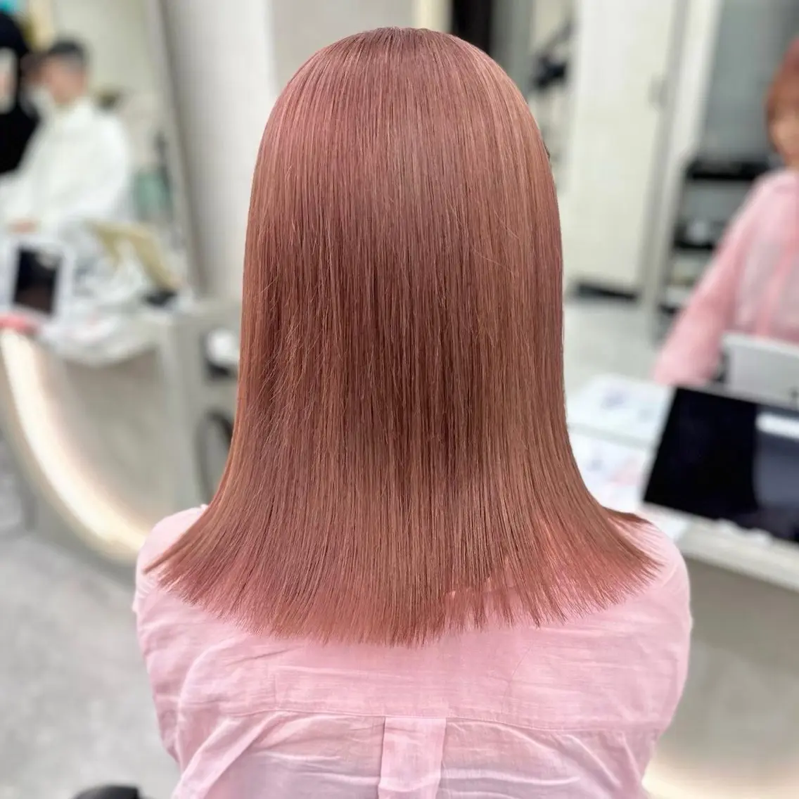 カラー ブリーチ ダブルカラー ピンクカラー ヘアカラー あ い か 🎀 レイヤーカットのヘアスタイル