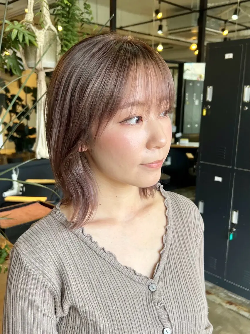 カット + 透明感ダブルカラー　（ブリーチ込み）の写真