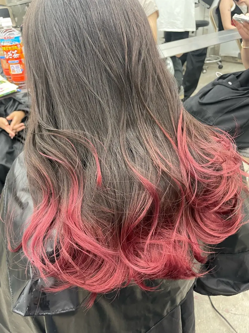 セミロング カラー ヘアカラー インナーカラー 推し ブリーチ  髪質改善のヘアスタイル