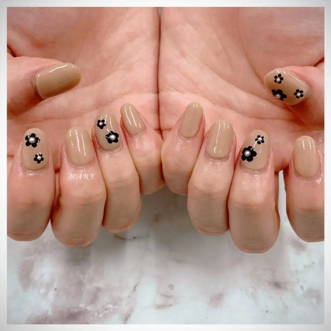 ネイル アートネイル フラワーネイル ニュアンスネイル ワンカラーネイル ハンドネイル Mary nail .narumiのネイルデザイン