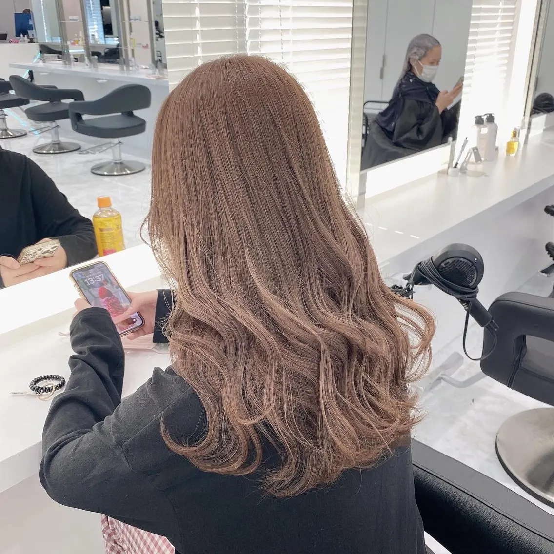 セミロング カラー センターパート特化 井上健太のヘアスタイル
