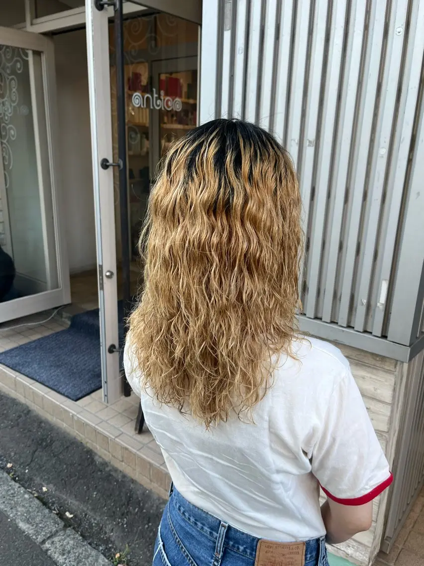 ロング パーマ 栗原 きえ ／ダメージレスのヘアスタイル