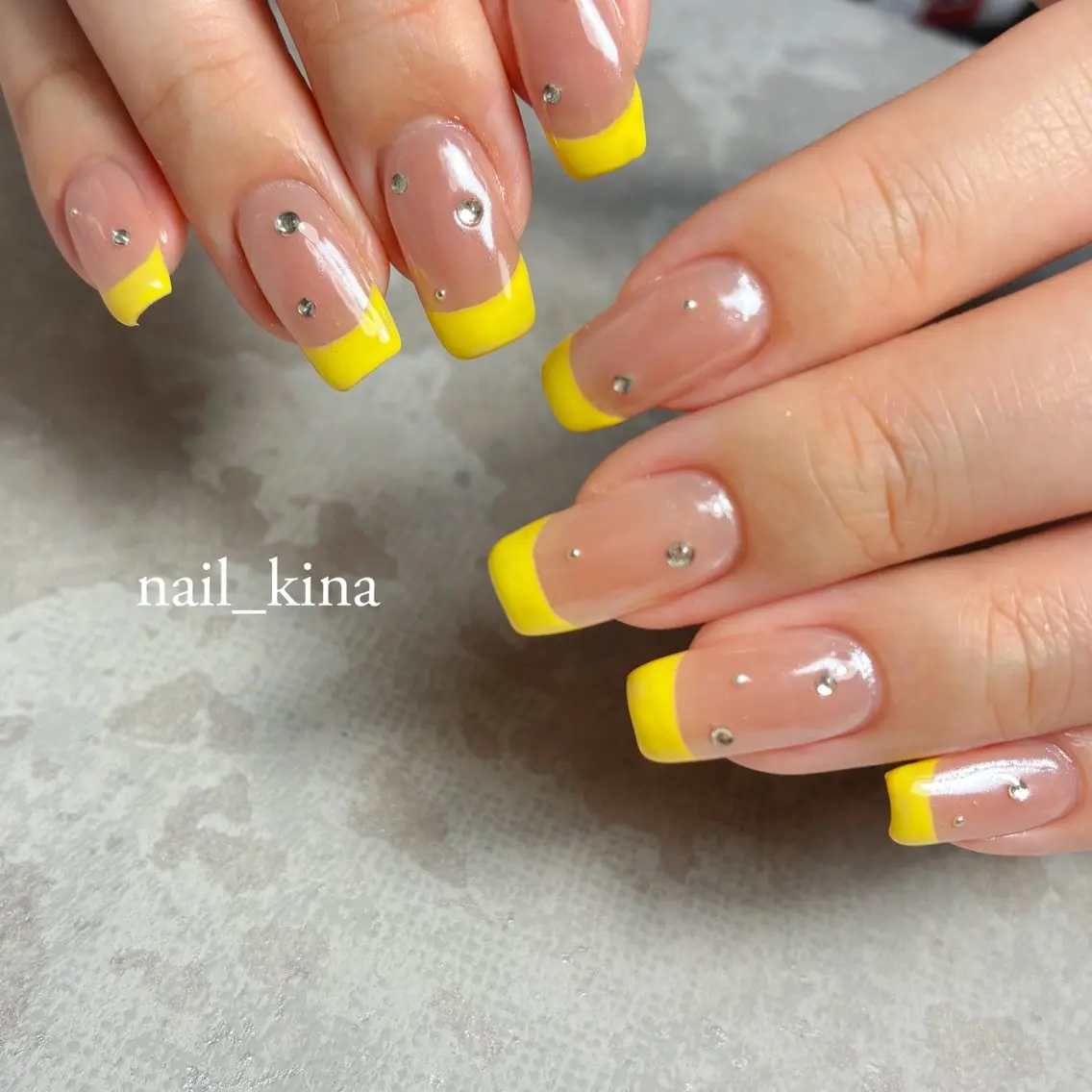ネイル オーロラネイル フレンチネイル ワンカラーネイル 夏ネイル 黄色 nail_ kinaのネイルデザイン