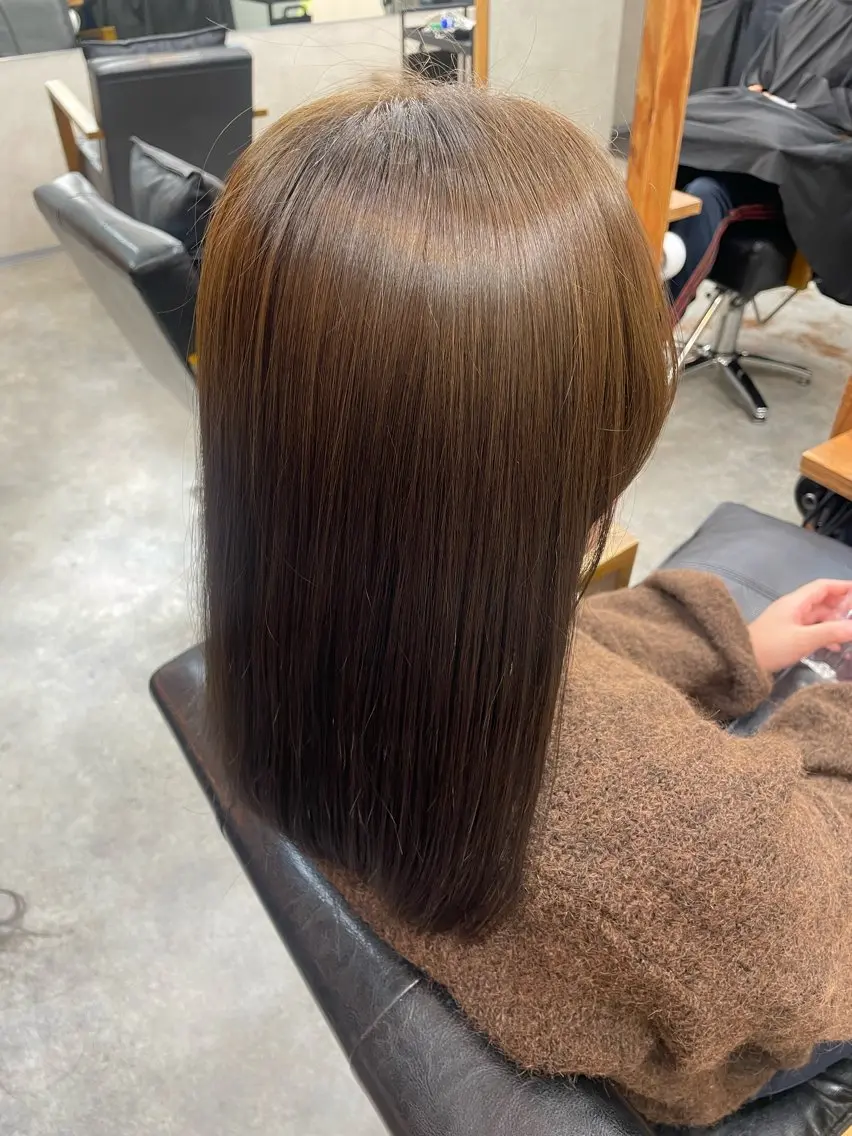 セミロング カラー カット ヘアカラー 荒川 桃花のヘアスタイル