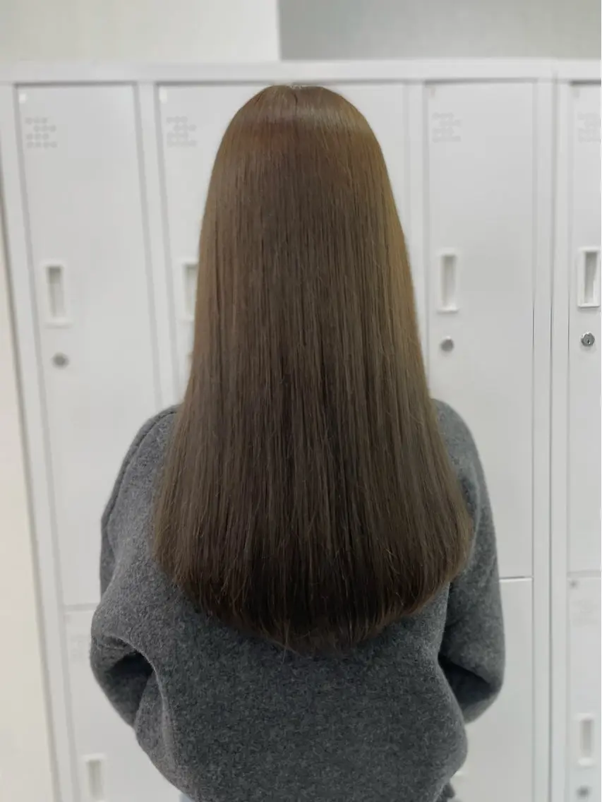 ロング カラー ベージュカラー ブリーチ 透明感カラー ブリーチなしカラー オリーブベージュ ヘアカラー 垢抜け似合わせカラー /梅田 /ayanaのヘアスタイル