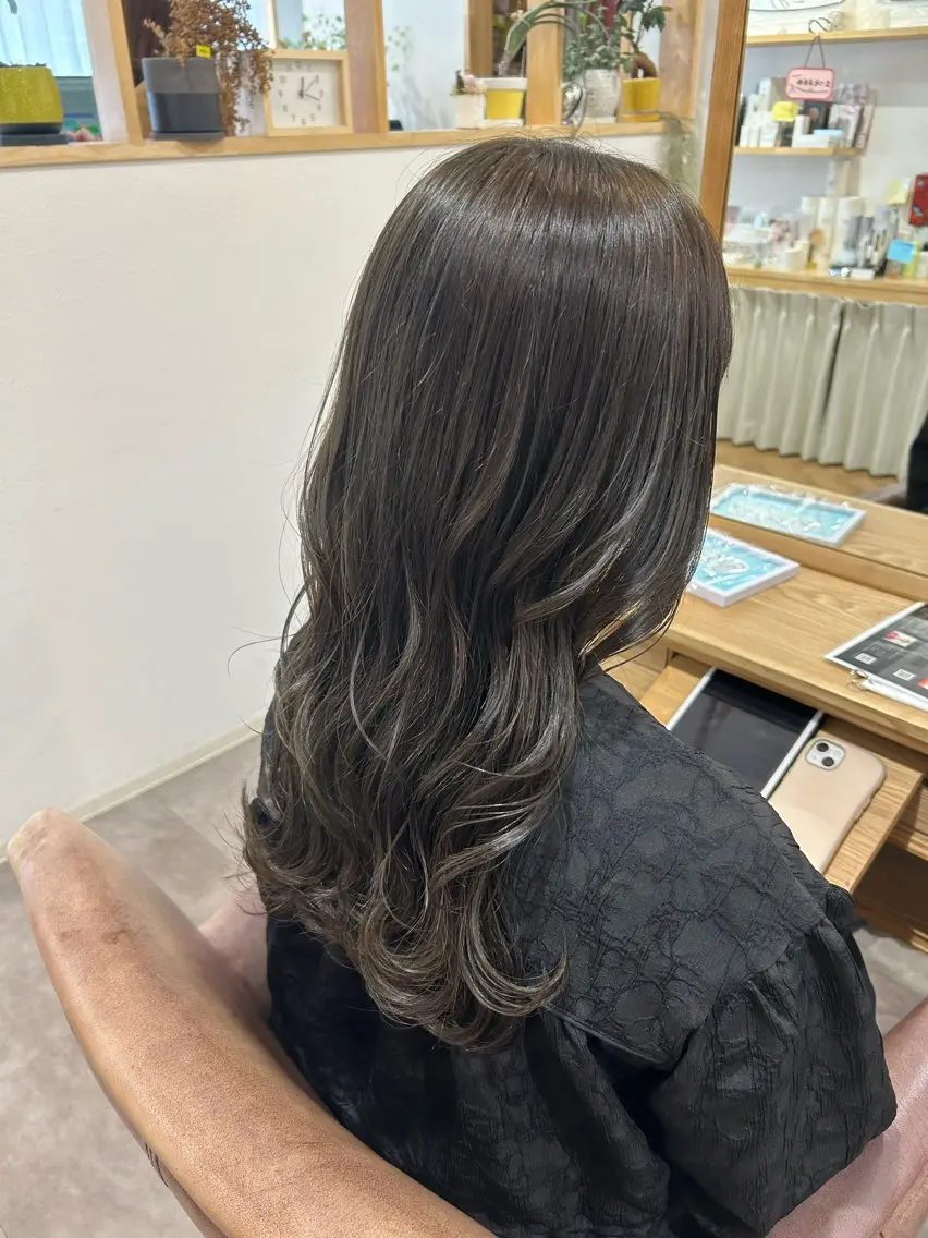 セミロング カラー ヘアカラー merc.🌿 友藤鮎那のヘアスタイル