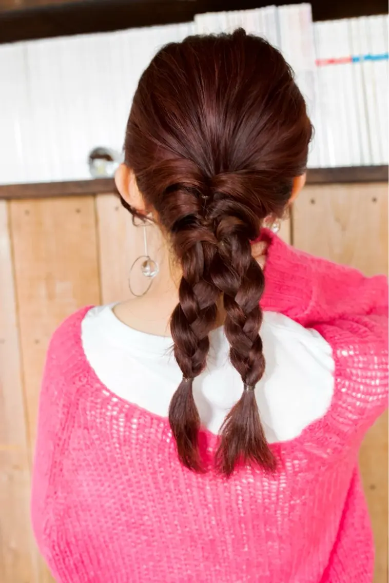 セミロング 豊崎 左知のヘアスタイル