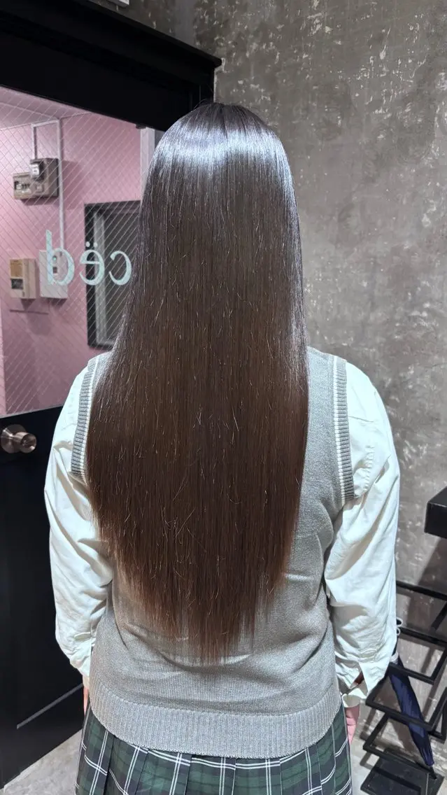 ロング 縮毛矯正 𝐇𝐈𝐑𝐀 𝐘𝐀𝐌𝐀のヘアスタイル