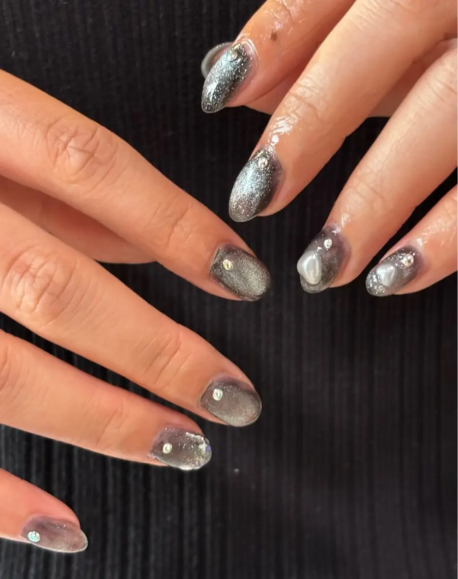 ネイル キラキラネイル マグネットネイル Lilua nail 𓂃 Emiko🤍のネイルデザイン