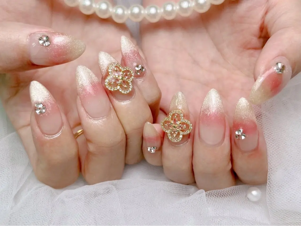 ネイル チークネイル フレンチネイル ジェルネイル マグネットネイル 持ち込み ハンドネイル lucky nail 歌舞伎町のネイルデザイン