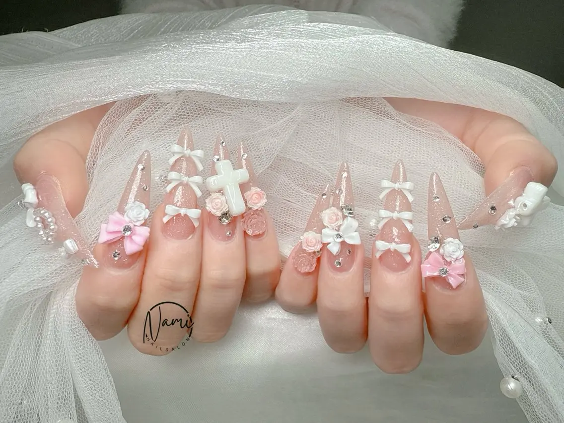 ネイル 長さ出し ガーリー 韓国ネイル ロングネイル 持ち込み ハンドネイル Nami nail salonのネイルデザイン