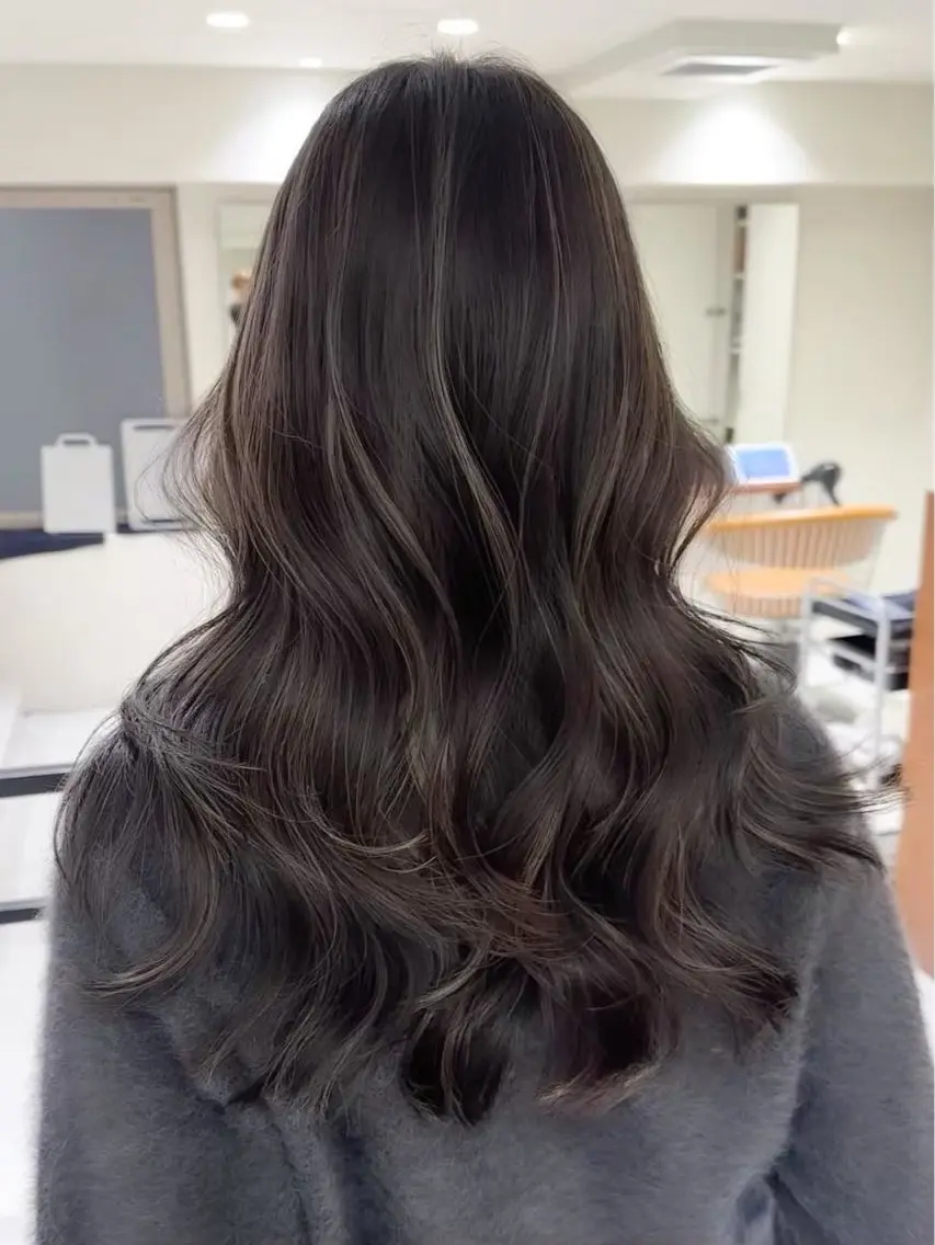 ロング カラー ハイライトカラー ハイライト レイヤーカット 新實 ゆりあのヘアスタイル