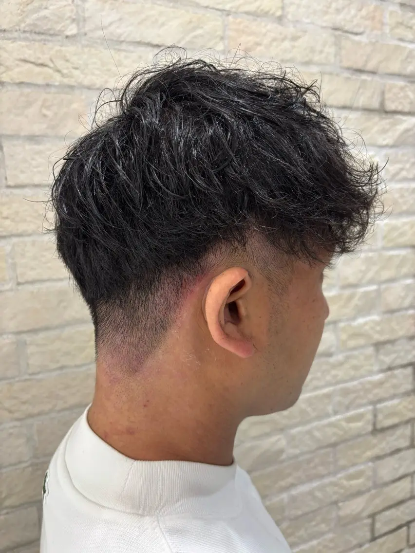 ミディアム パーマ メンズ 【メンズ特化】セン ターパート/保坂太一のヘアスタイル
