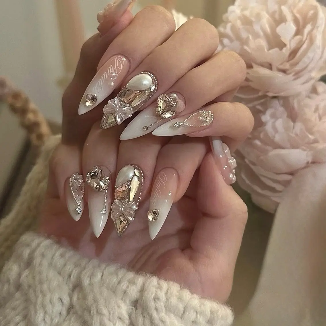 ネイル チークネイル ドット フットネイル フレンチネイル グラデーション ハンドネイル ハンドケア Nihonthy Nail 新宿のネイルデザイン