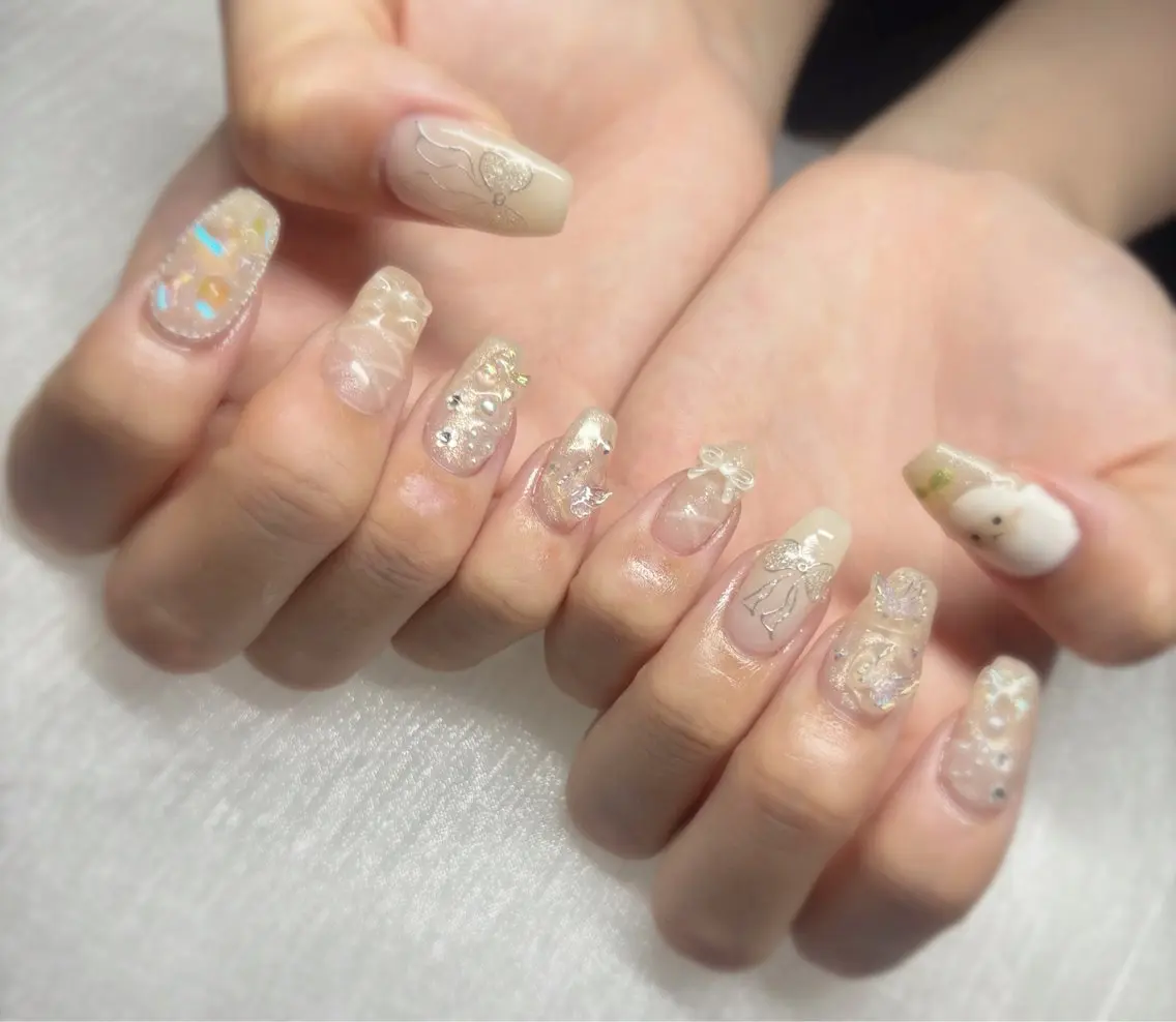 ネイル アートネイル オーロラネイル キラキラネイル ホワイト ハンドネイル kaho  🧸🎀 RiLionのネイルデザイン