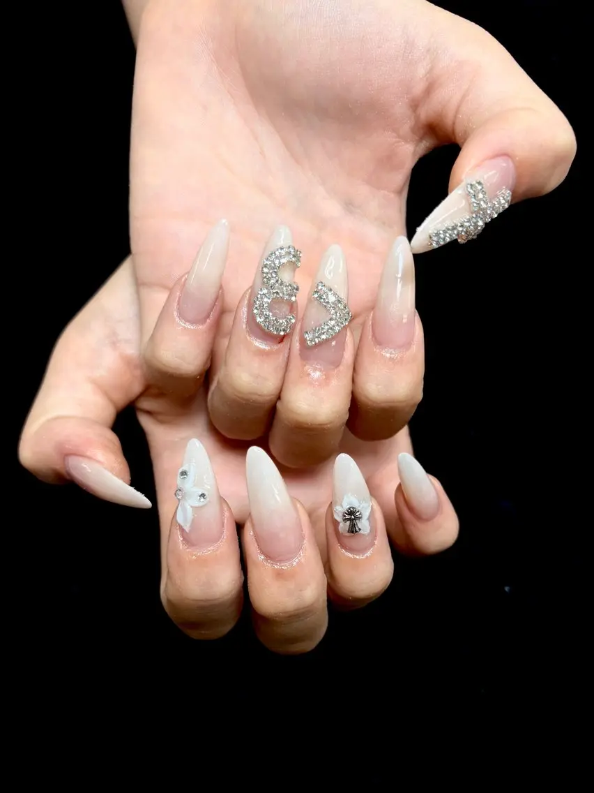 ネイル ハンドネイル ongles chicのネイルデザイン