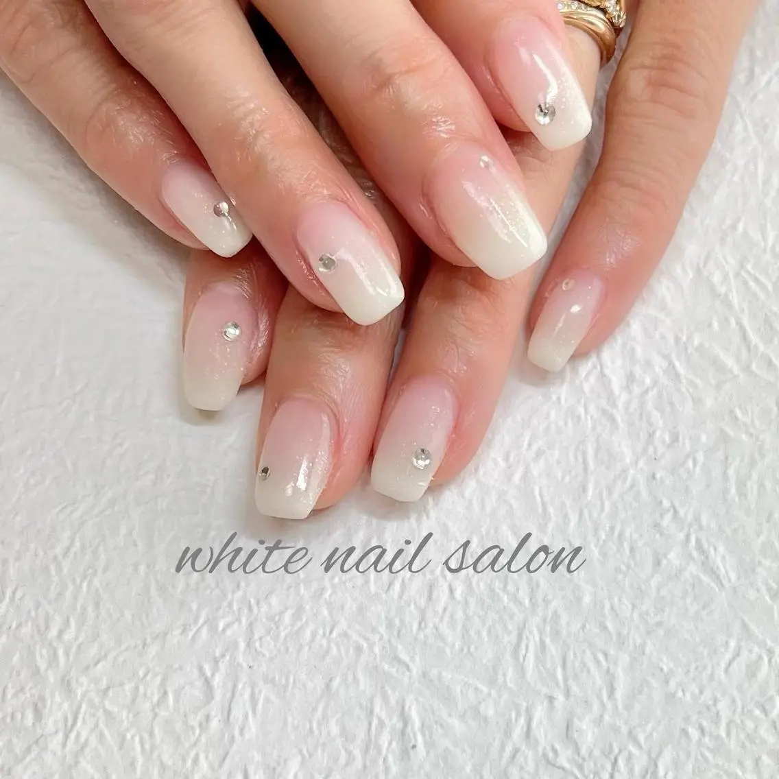 ネイル ジェルネイル ハードジェル ラメ(グリッター) 持ち込み シンプルネイル white nail salonのネイルデザイン
