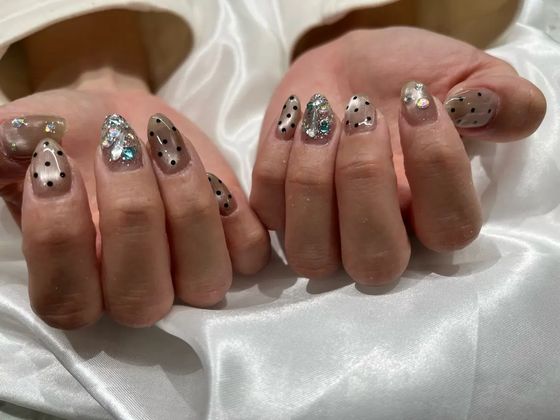 ネイル ドット ストーンネイル ハンドネイル Nail ecxia ／Reikaのネイルデザイン