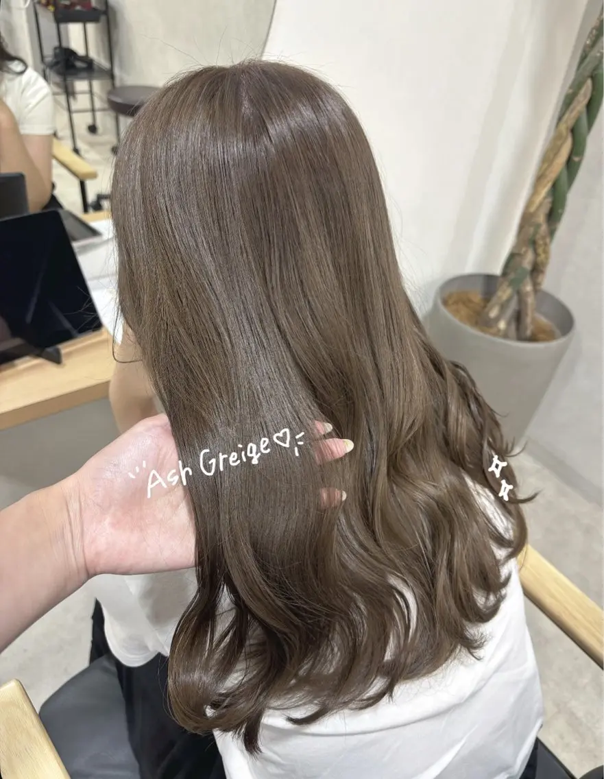 ミディアム カラー アッシュ アッシュグレー アッシュグレージュ グレージュ カット ヘアカラー トリートメント regalo Acari🍎のヘアスタイル