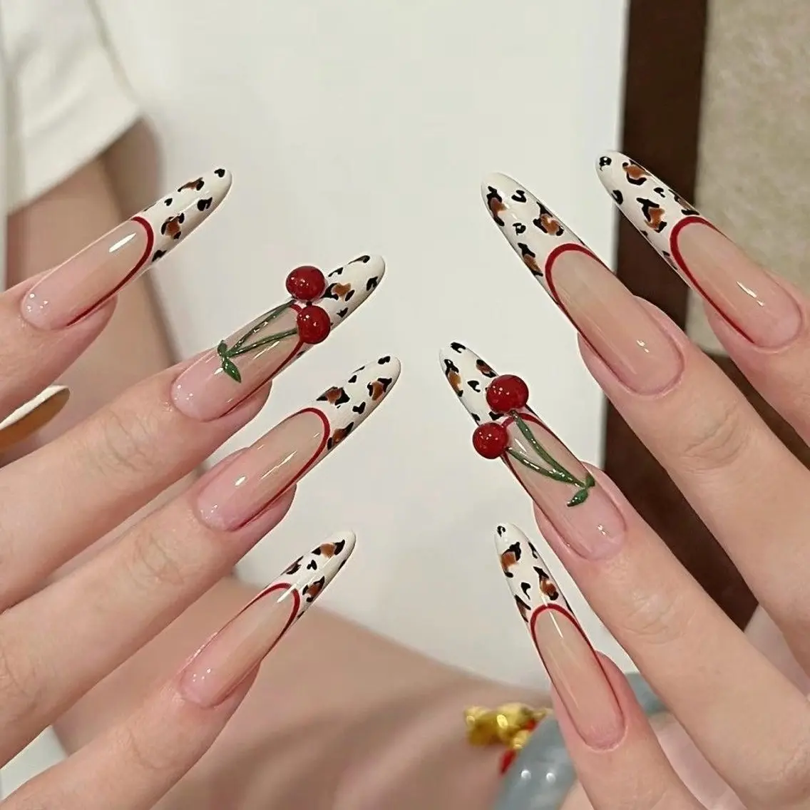 ネイル アニマル柄 フレンチネイル ジェルネイル 韓国ネイル ロングネイル ハンドネイル Blingg NailStudioのネイルデザイン