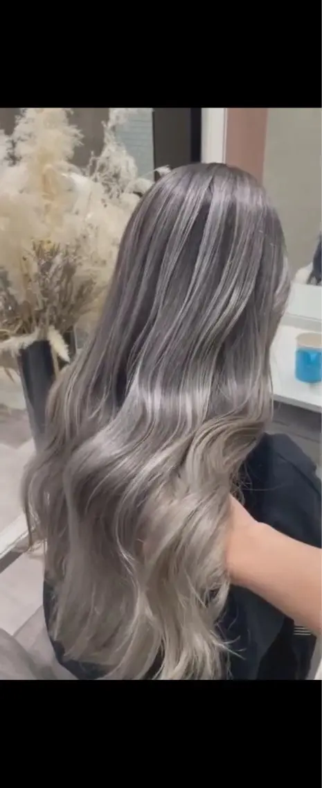 ロング fand AKANE のヘアスタイル