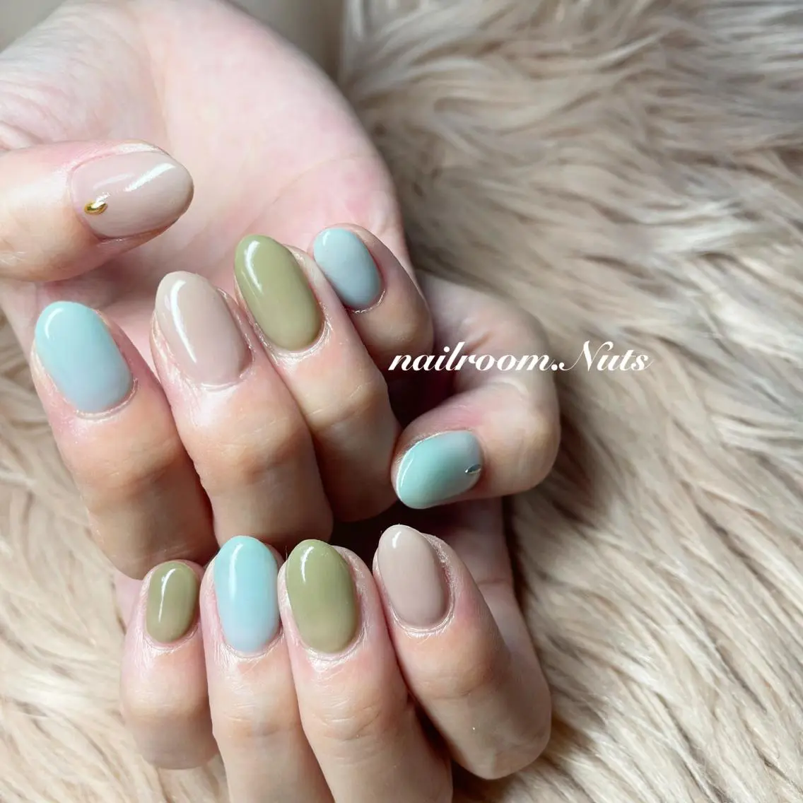 ネイル ストーンネイル ハンドネイル nailsalon Nutsのネイルデザイン